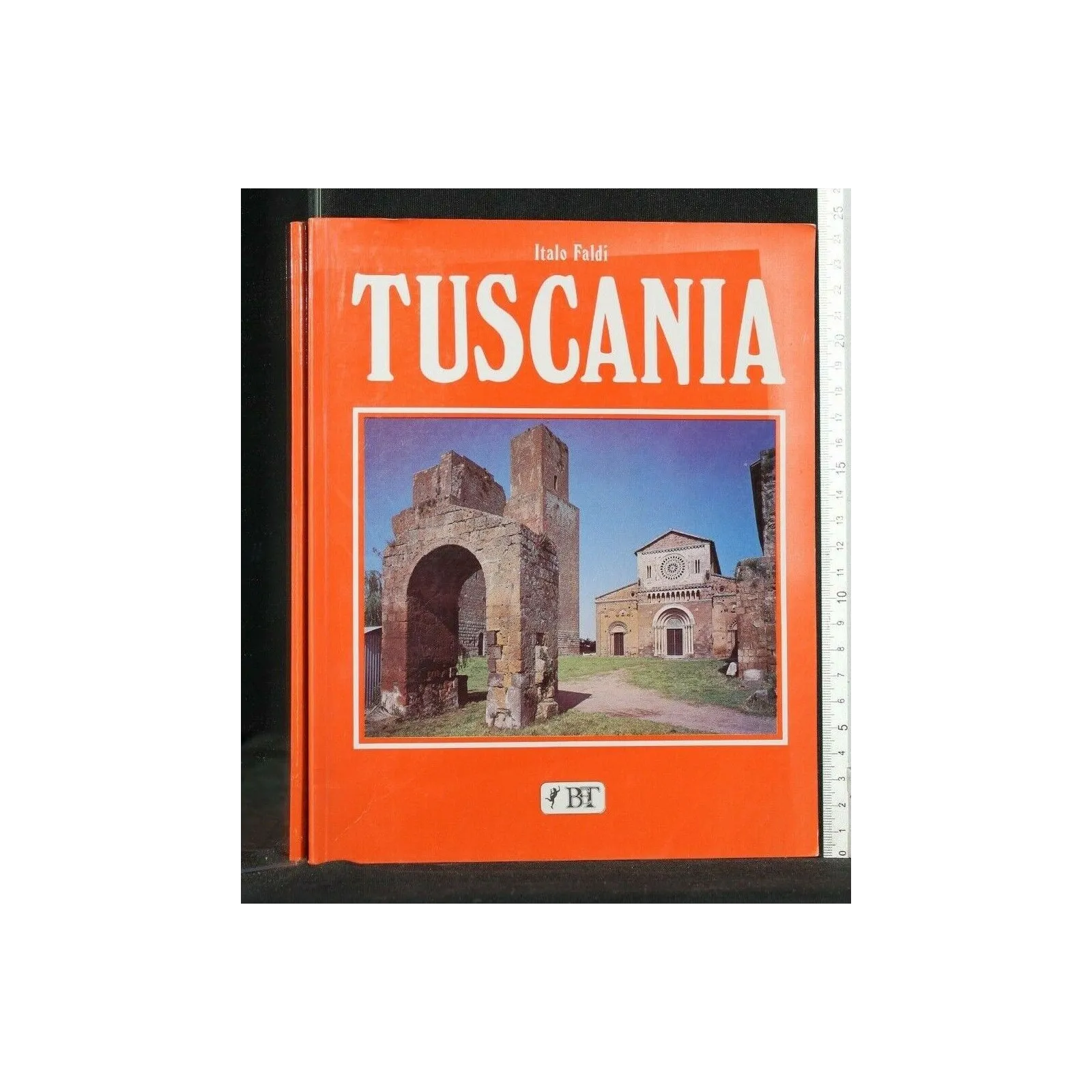 TUSCANIA
