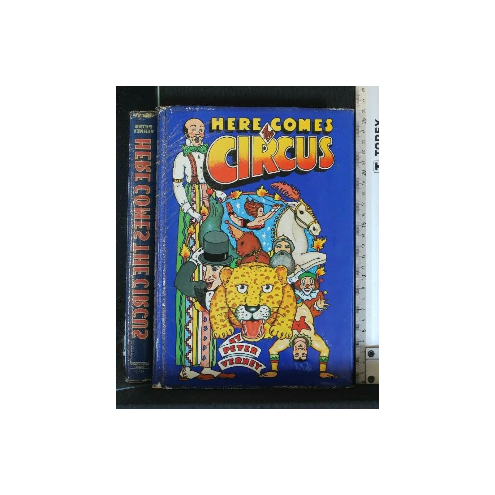 HERE COMES THE CIRCUS.