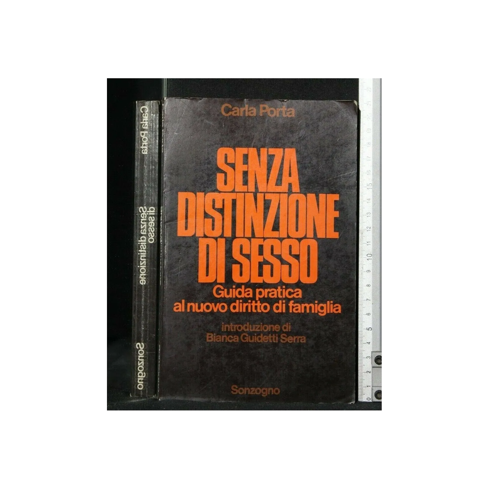 SENZA DISTINZIONE DI SESSO