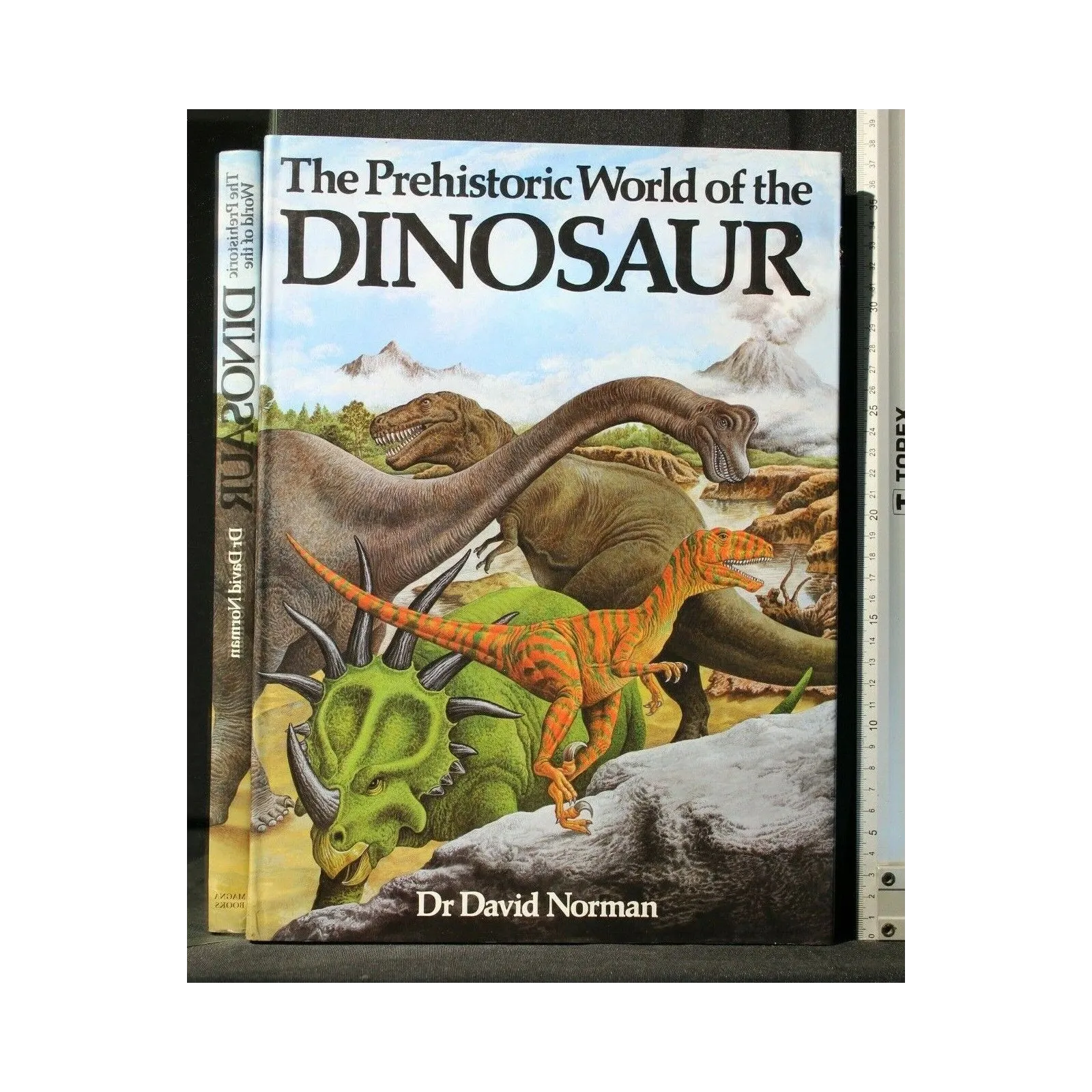 THE PREHISTORIC WORLD OF THE DINOSAUR