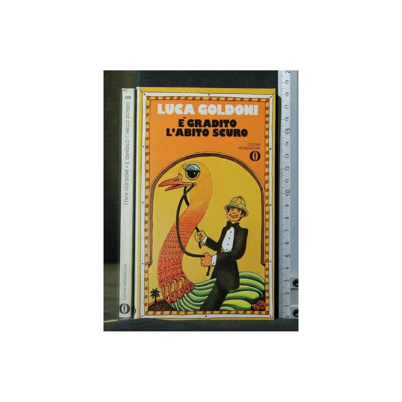 E' GRADITO L'ABITO SCURO