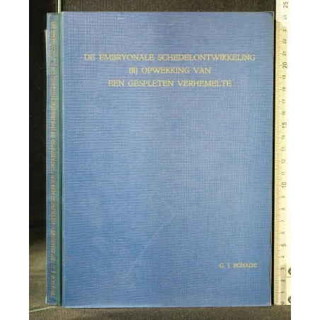 DE EMBRYONALE SCHEDELONTWIKKELING BIJ OPWEKKING VAN EEN