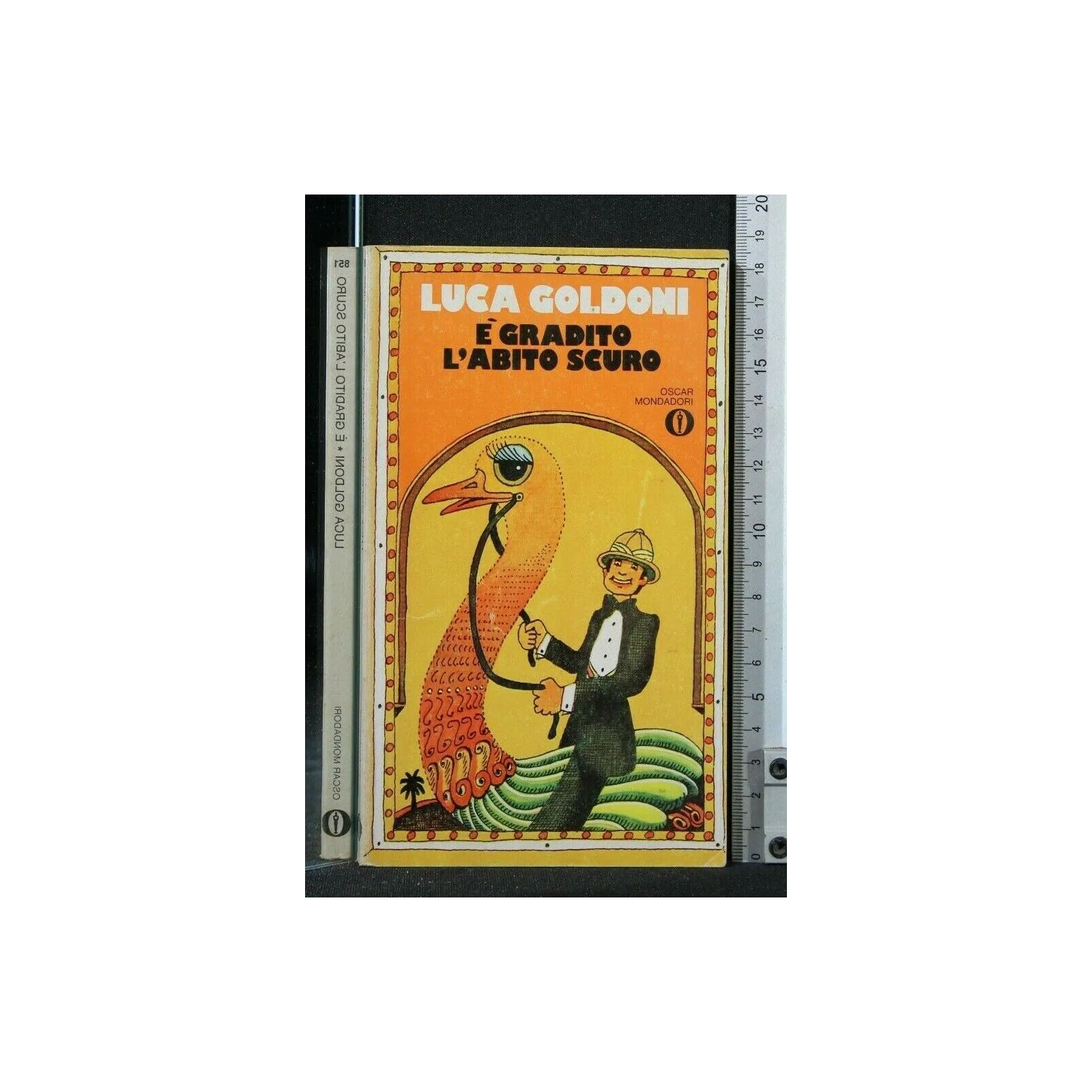 E' GRADITO L'ABITO SCURO