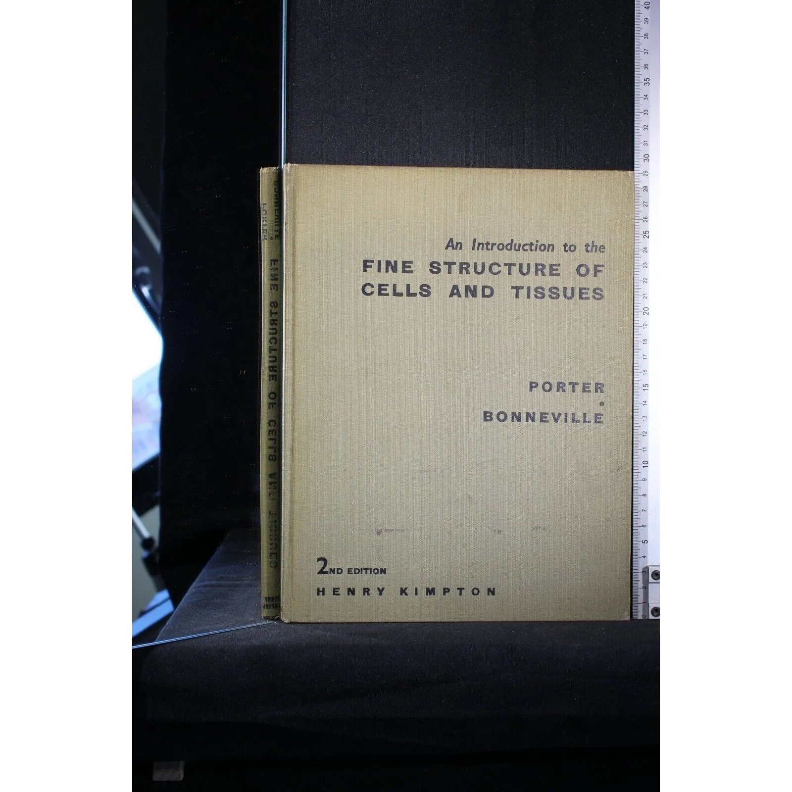 AN INTRODUCTION TO THE FINE STRUCTURE OF CELLS AND TISSUES