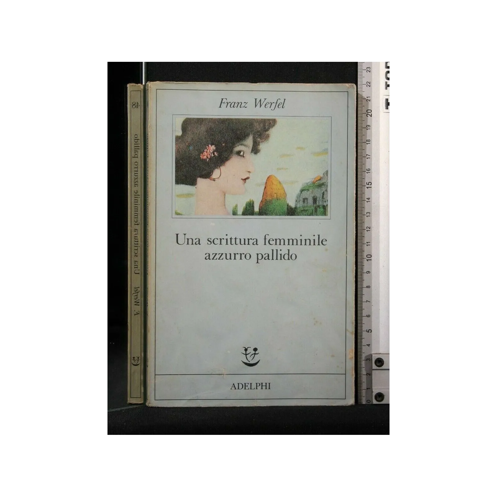 UNA SCRITTURA FEMMINILE AZZURRO PALLIDO_x000D_