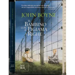 Il bambino con il pigiama a righe