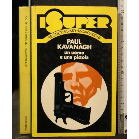 UN UOMO E UNA PISTOLA