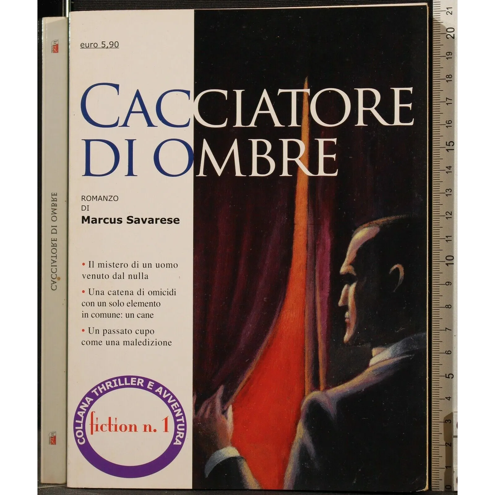 CACCIATORE DI OMBRE _x000D_