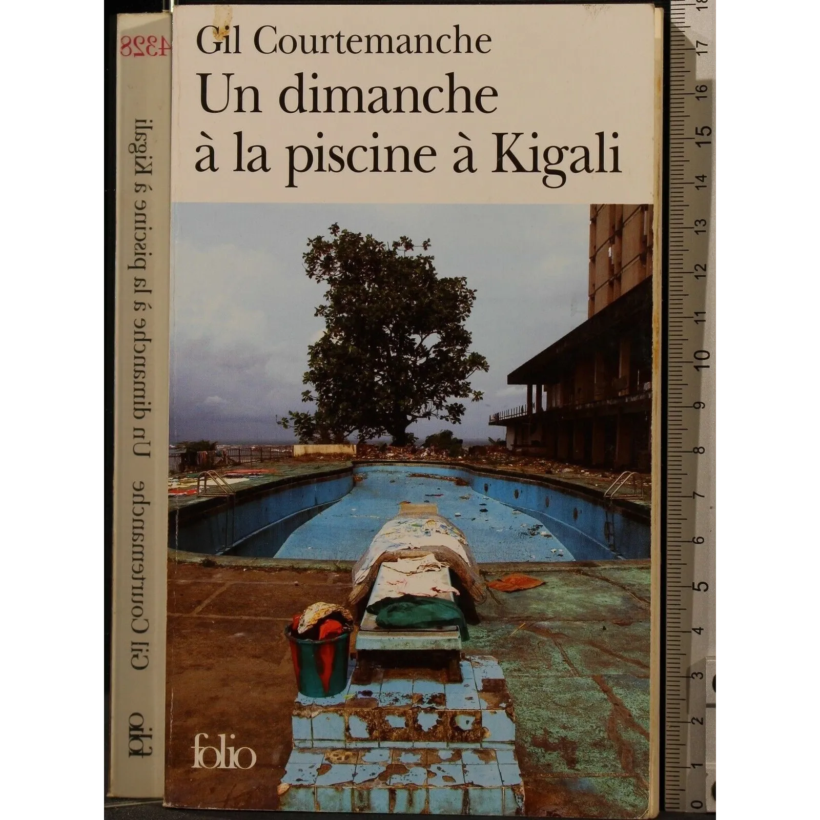 UN DIMANCHE À LA PISCINE À KIGALI _x000D_