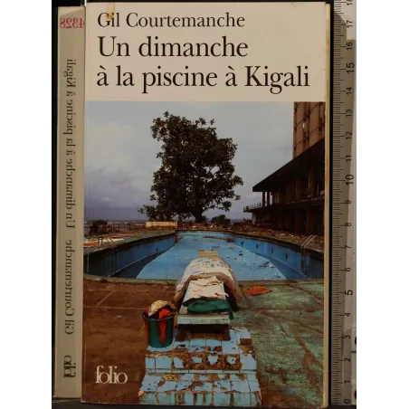 UN DIMANCHE À LA PISCINE À KIGALI _x000D_