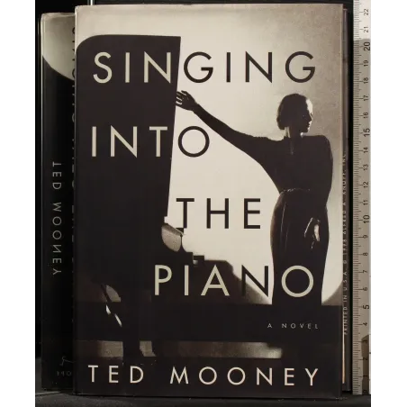 SINGING INTO THE PIANO _x000D_
