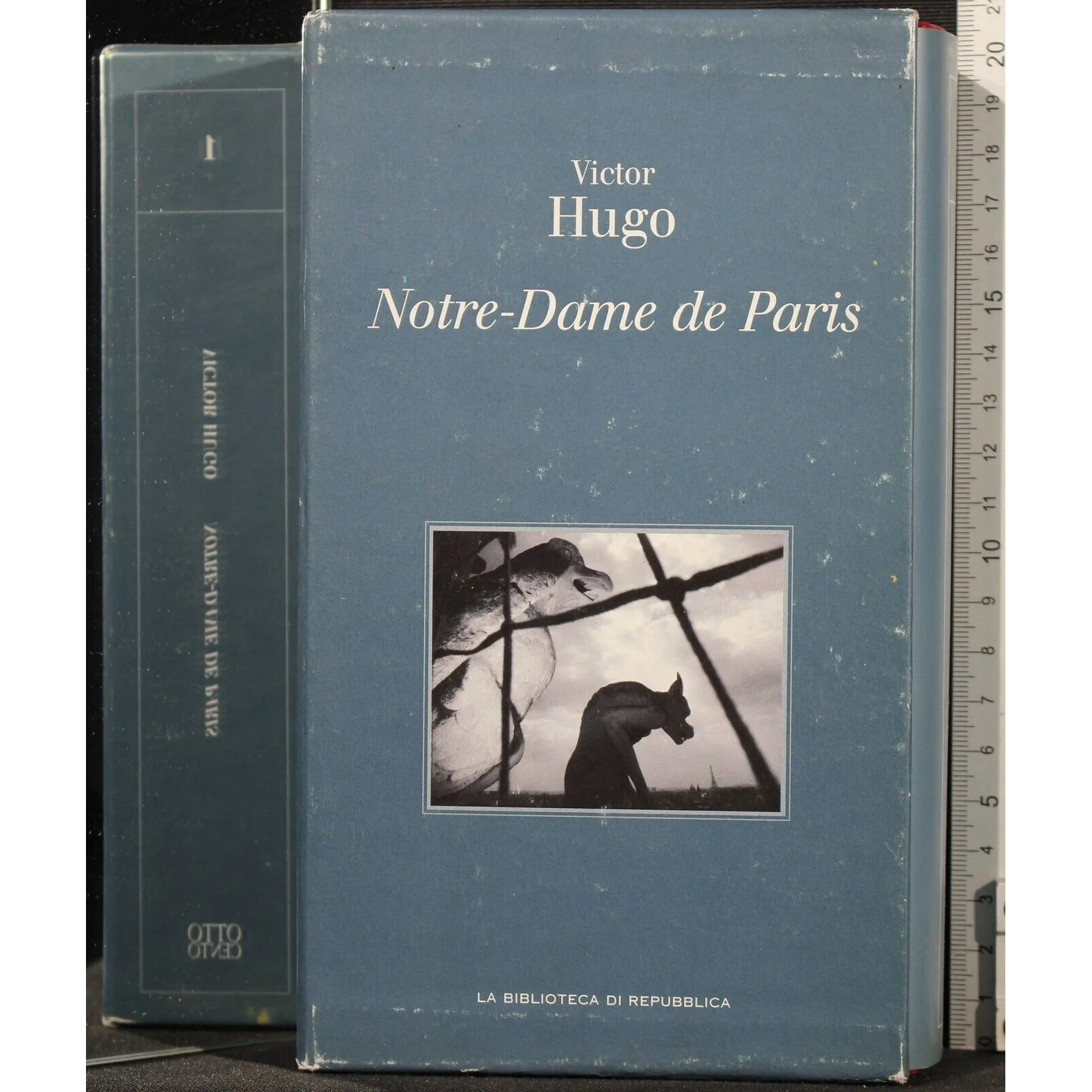 NOTRE-DAME DE PARIS _x000D_
