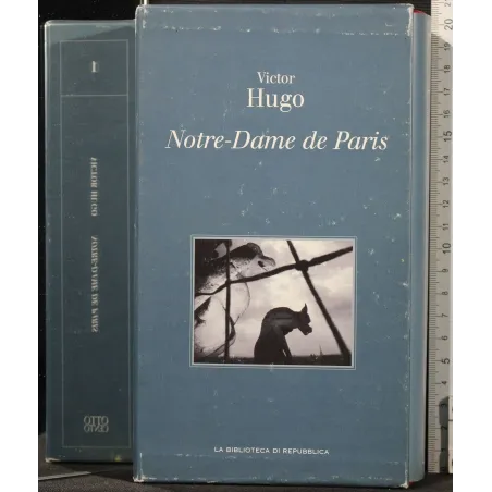 NOTRE-DAME DE PARIS _x000D_