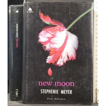NEW MOON _x000D_