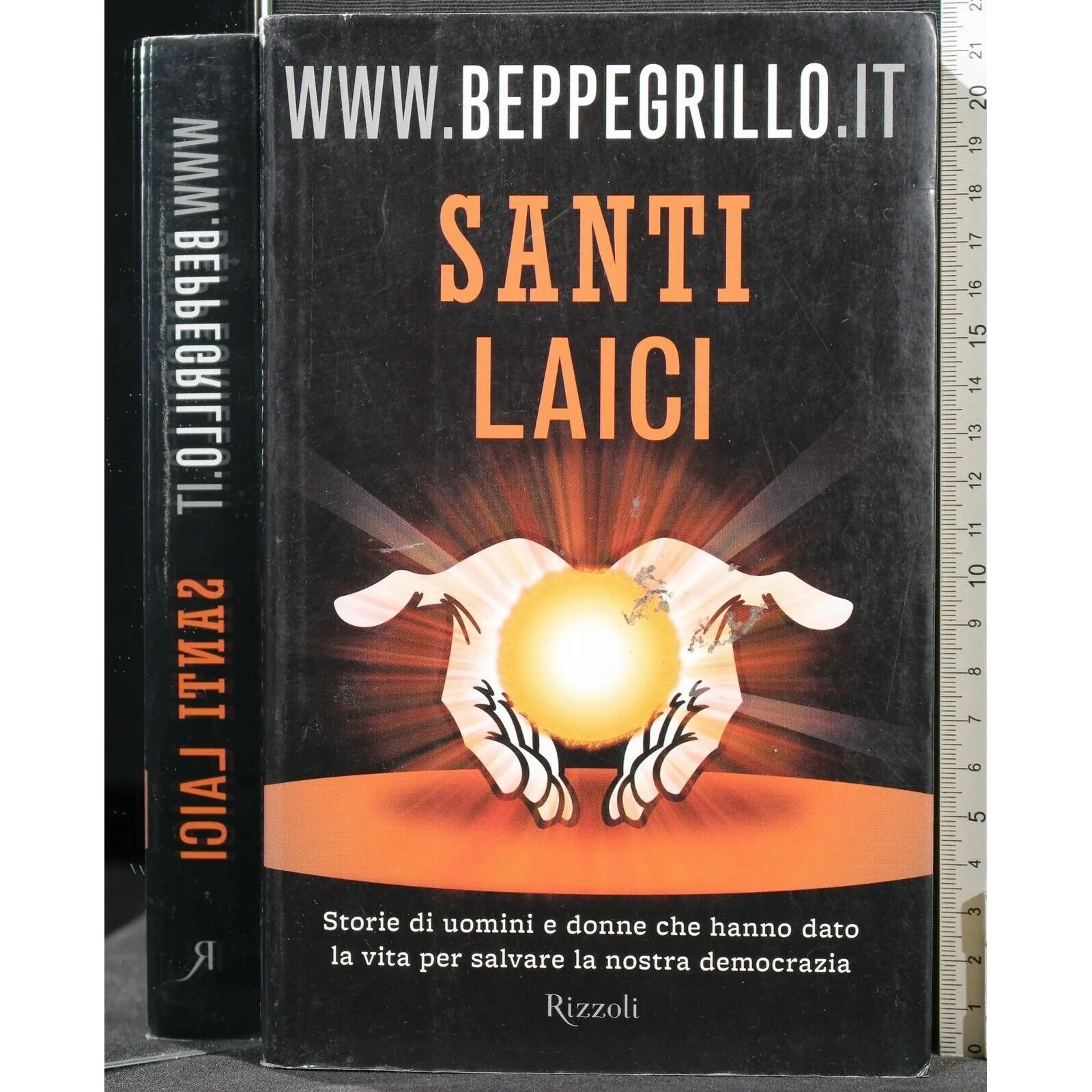 SANTI LAICI _x000D_