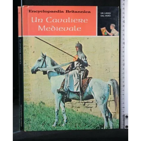 UN LIBRO DAL VERO UN CAVALIERE MEDIEVALE