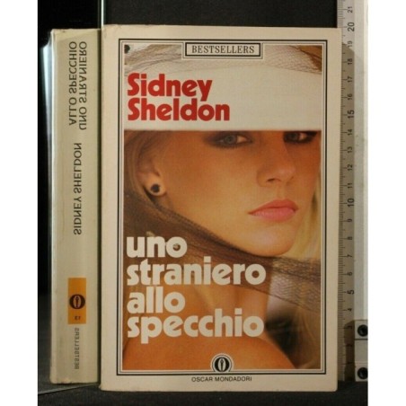 UNO STRANIERO ALLO SPECCHIO