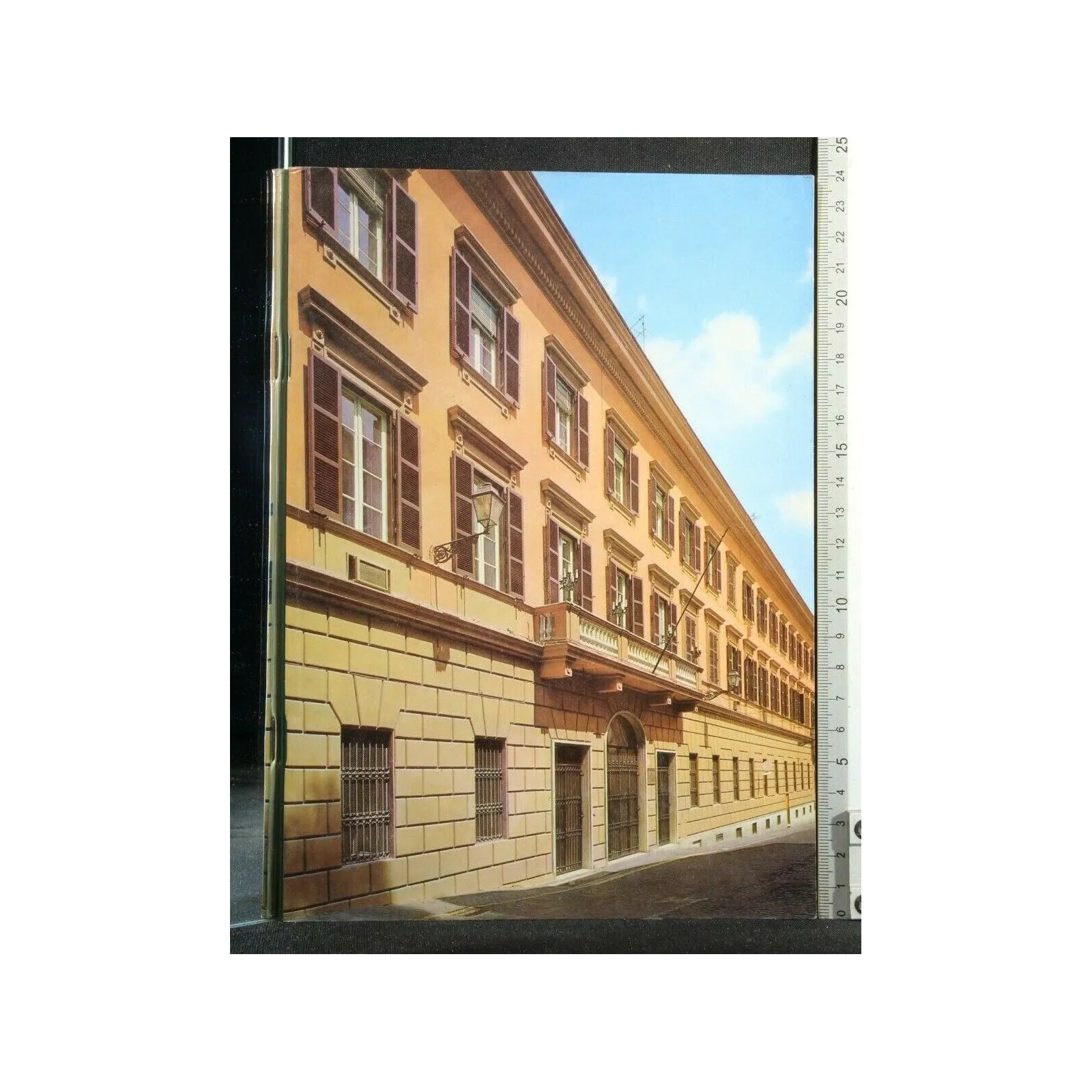 ORIGINI E VICENDE DELL'EDIFICIO