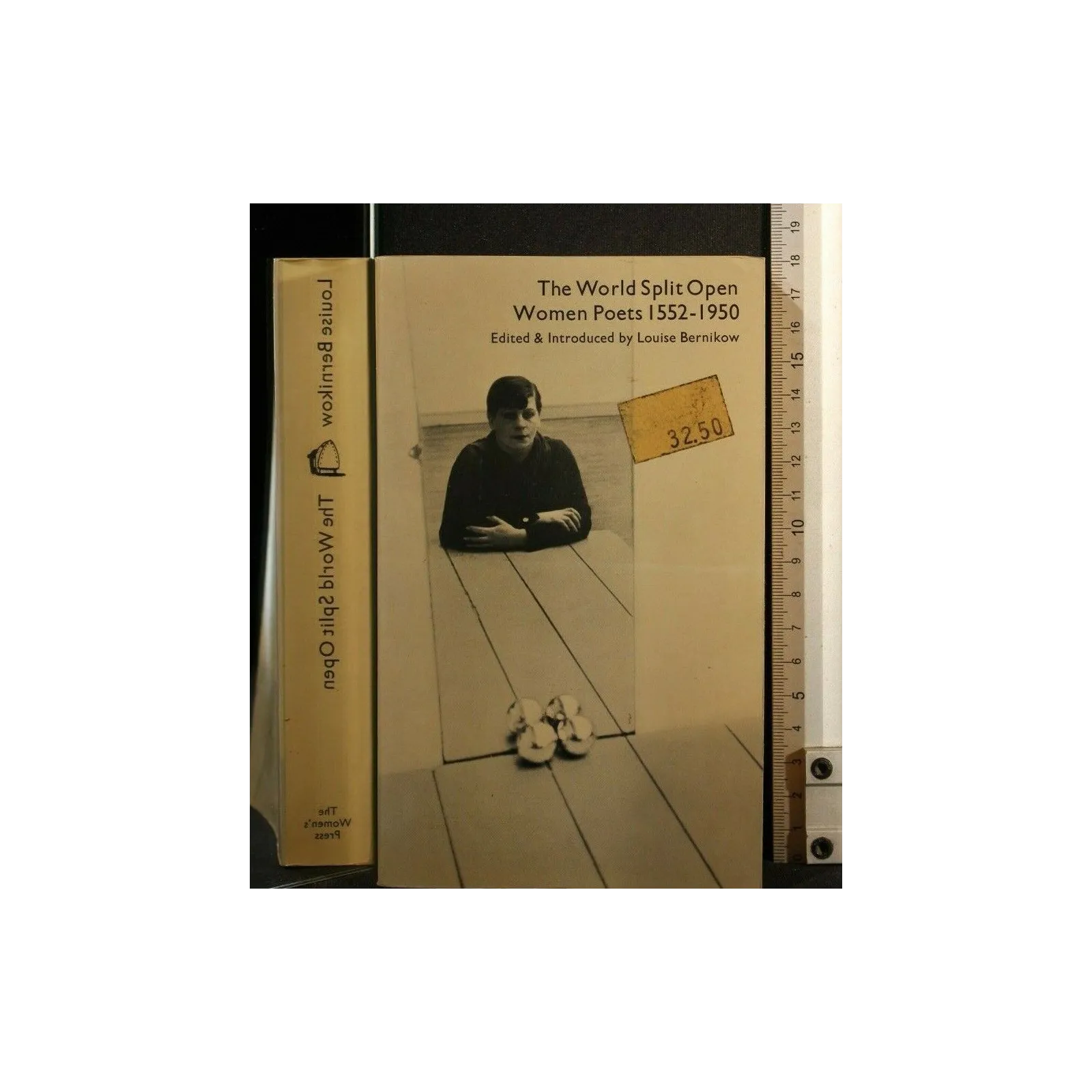 THE WORLD SPLIT OPEN WOMEN POETS 1552-1950