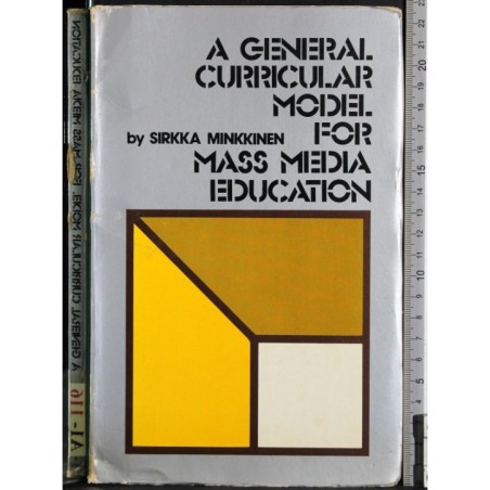 A general curricular model for mass media education
