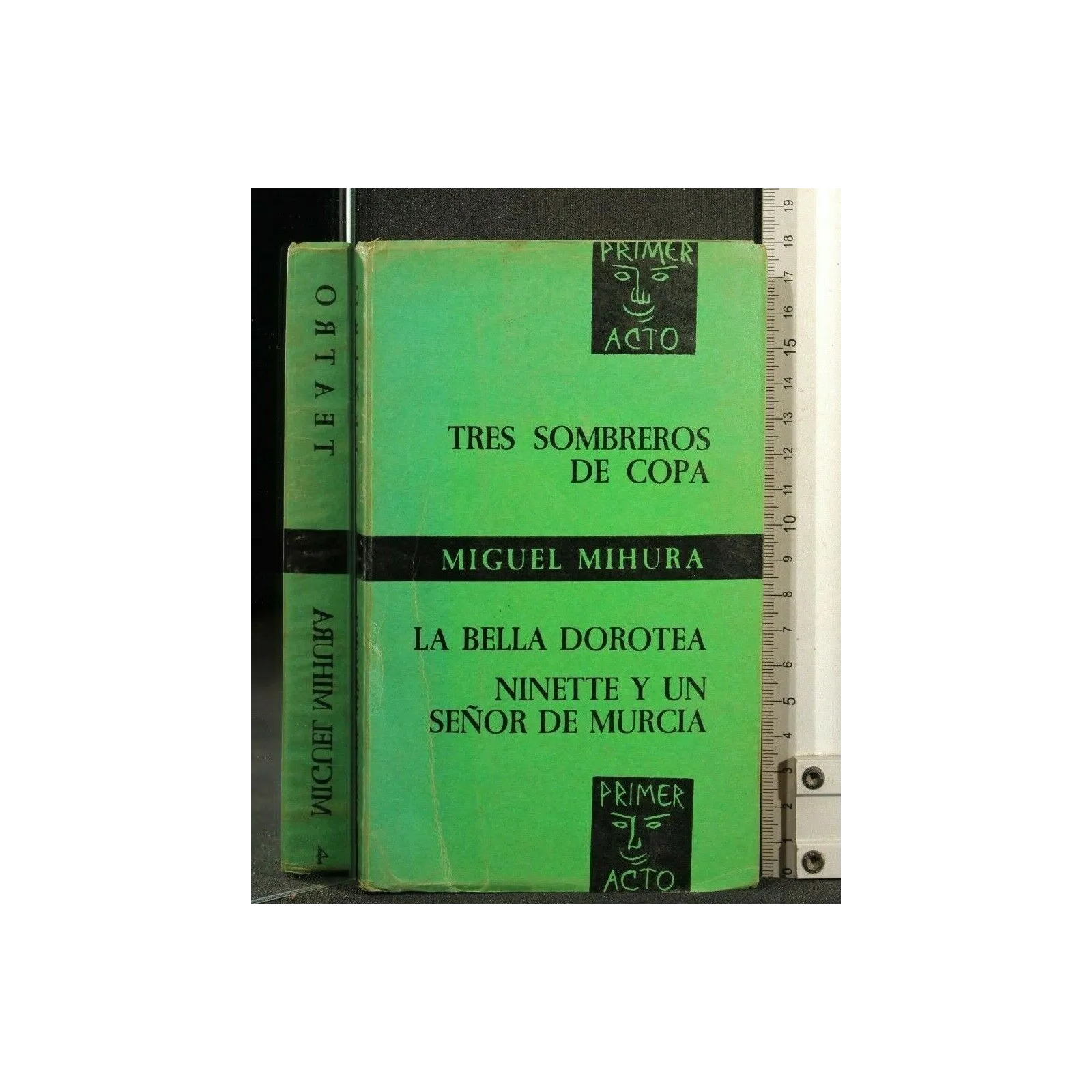 TRES SOMREROS DE COPA LA BELLA DOROTEA NINETTE Y UN SENOR DE
