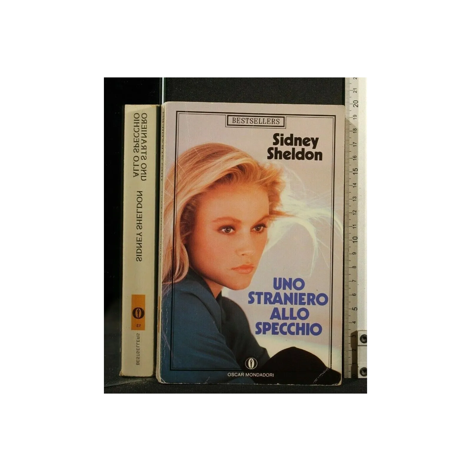 UNO STRANIERO ALLO SPECCHIO