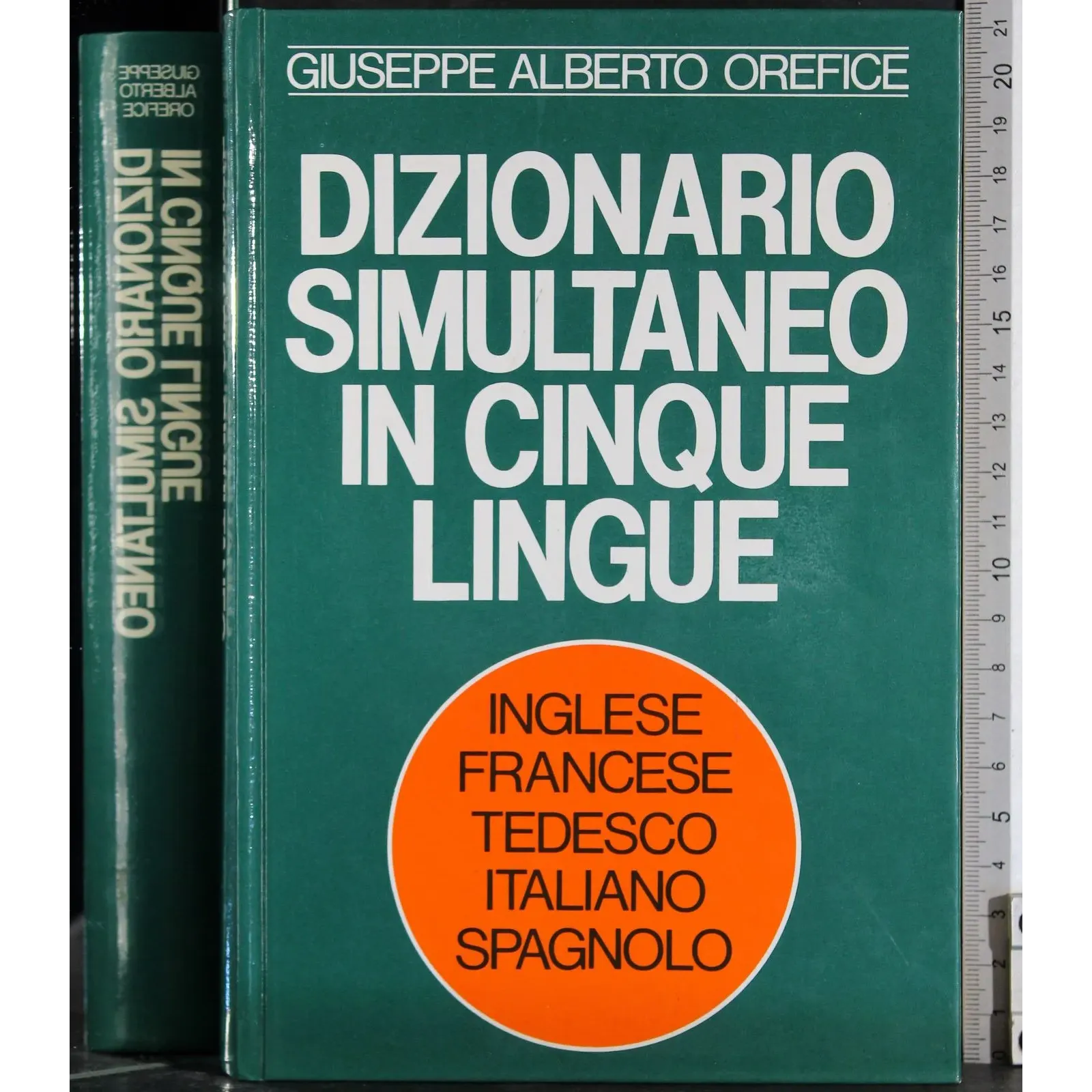 Dizionario simultano in cinque lingue