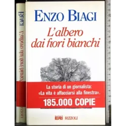 L'albero dai fiori bianchi