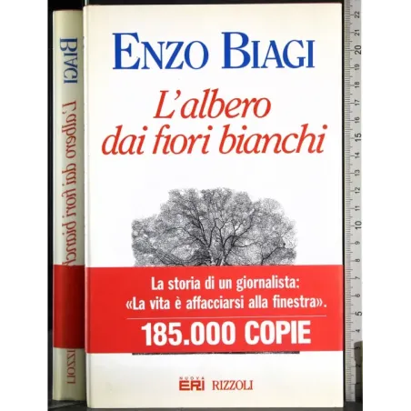 L'albero dai fiori bianchi