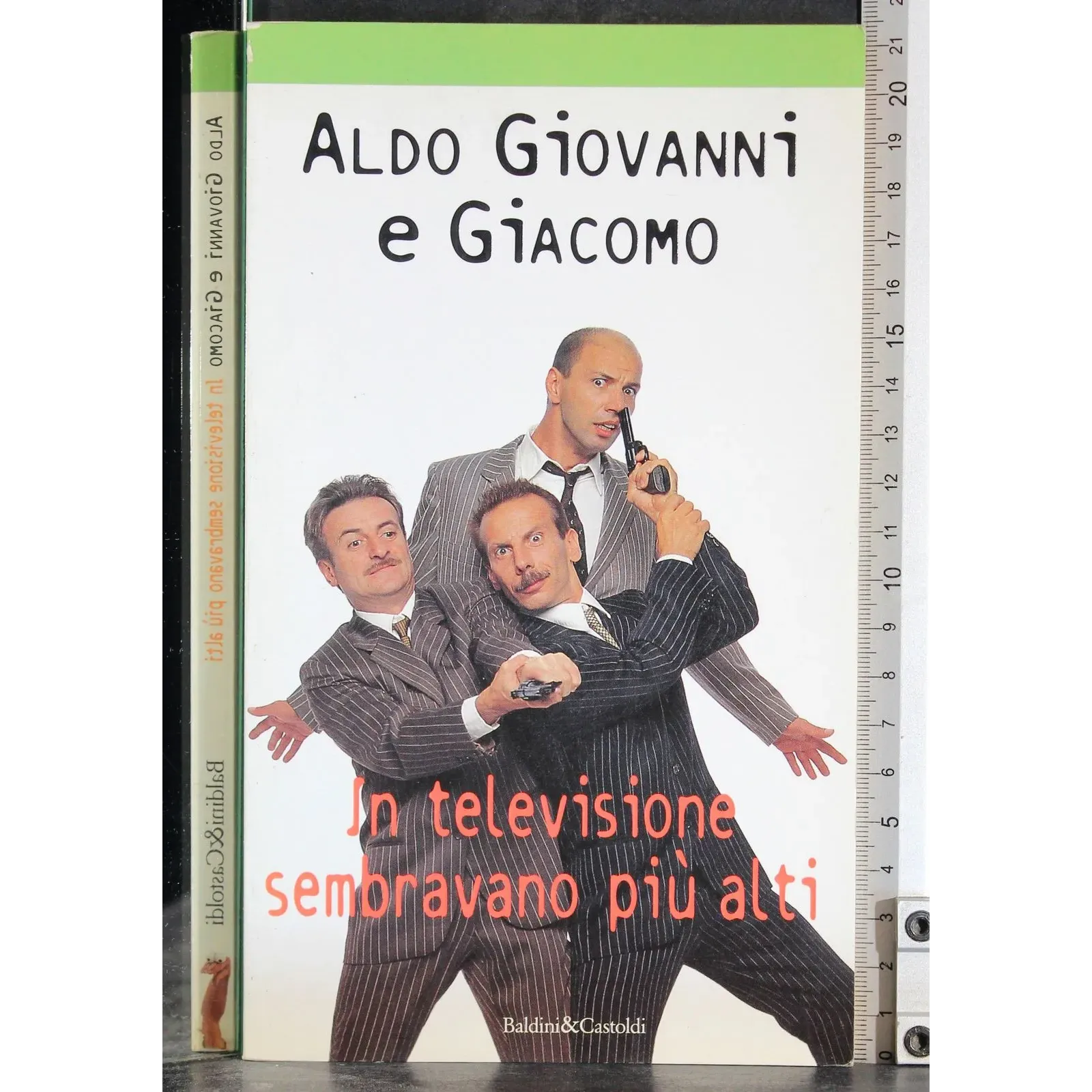In televisione sembrano più alti