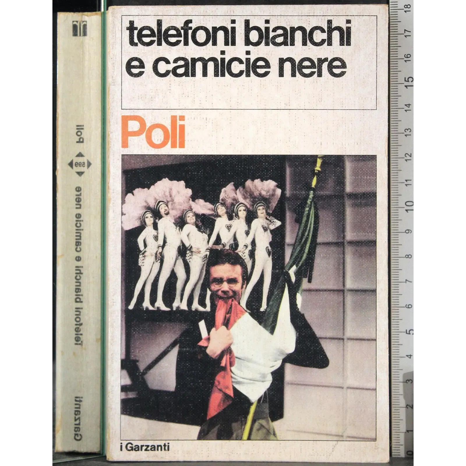 Telefoni bianchi e camicie nere