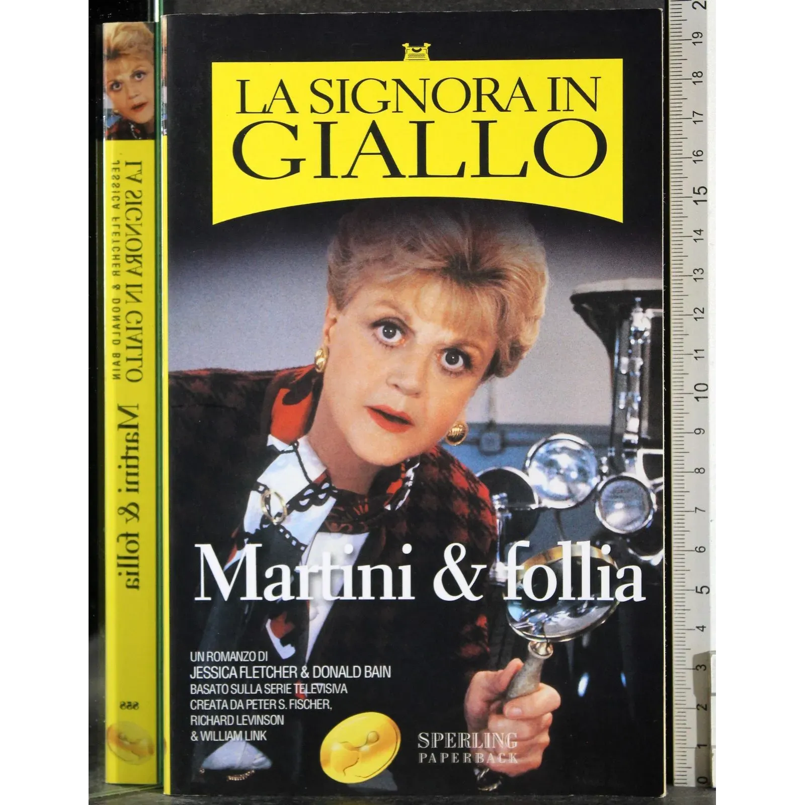 La signora in giallo. Martini & Follia