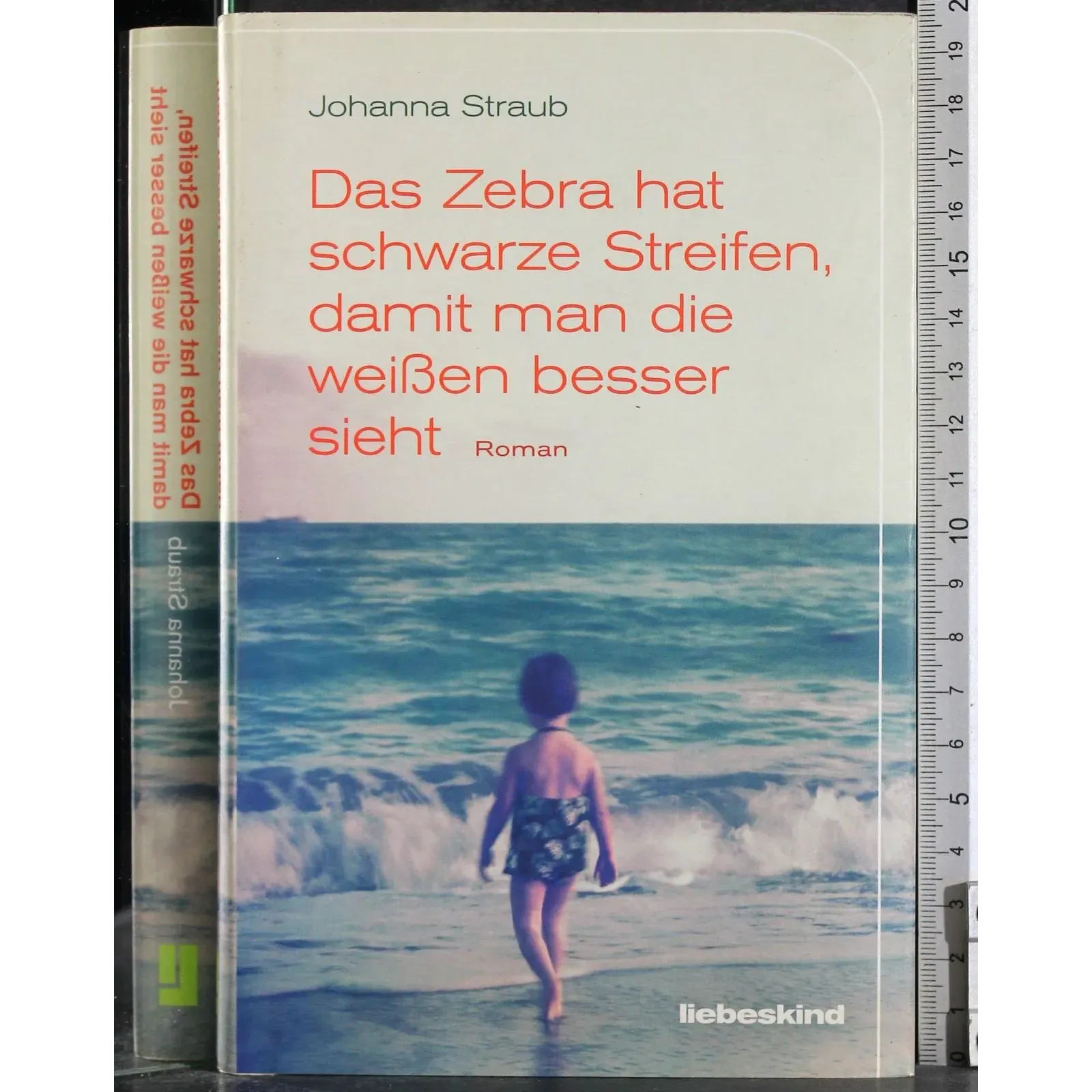 Das Zebra hat schwarze Streifen, damit man die weissen b..