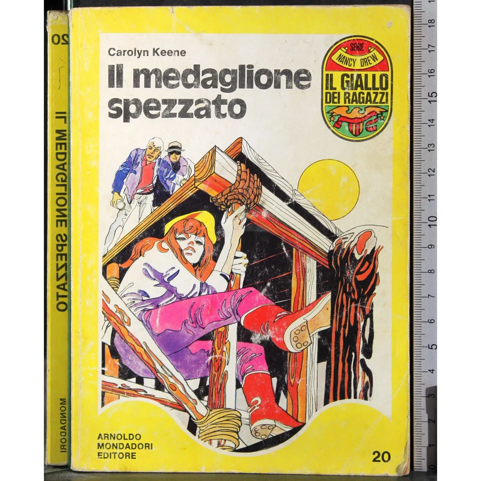 Il medaglione spezzato