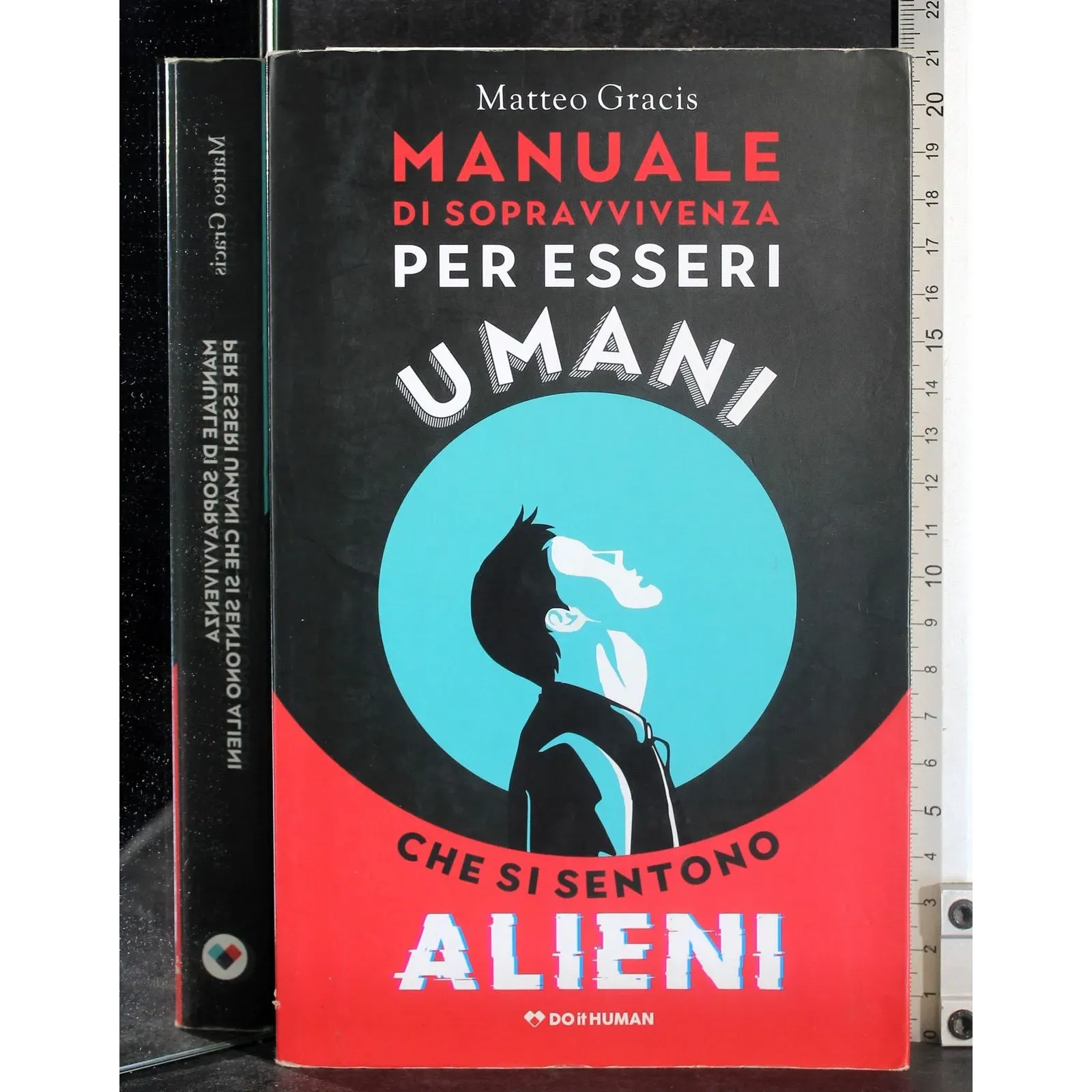 Manuale sopravvivenza essere umani che si sentono alieni