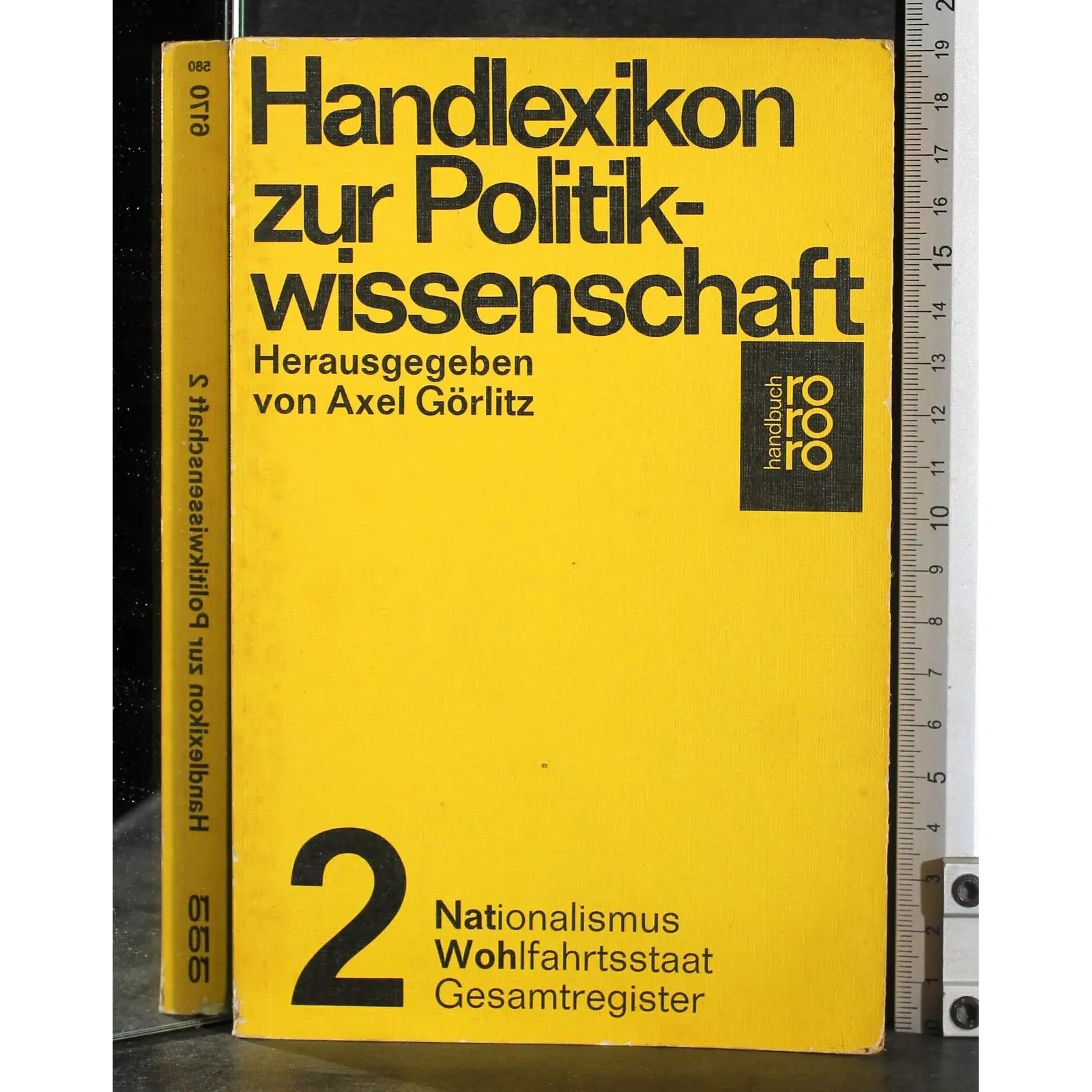 Handlexikon zur politikwissenschaft. Vol 2