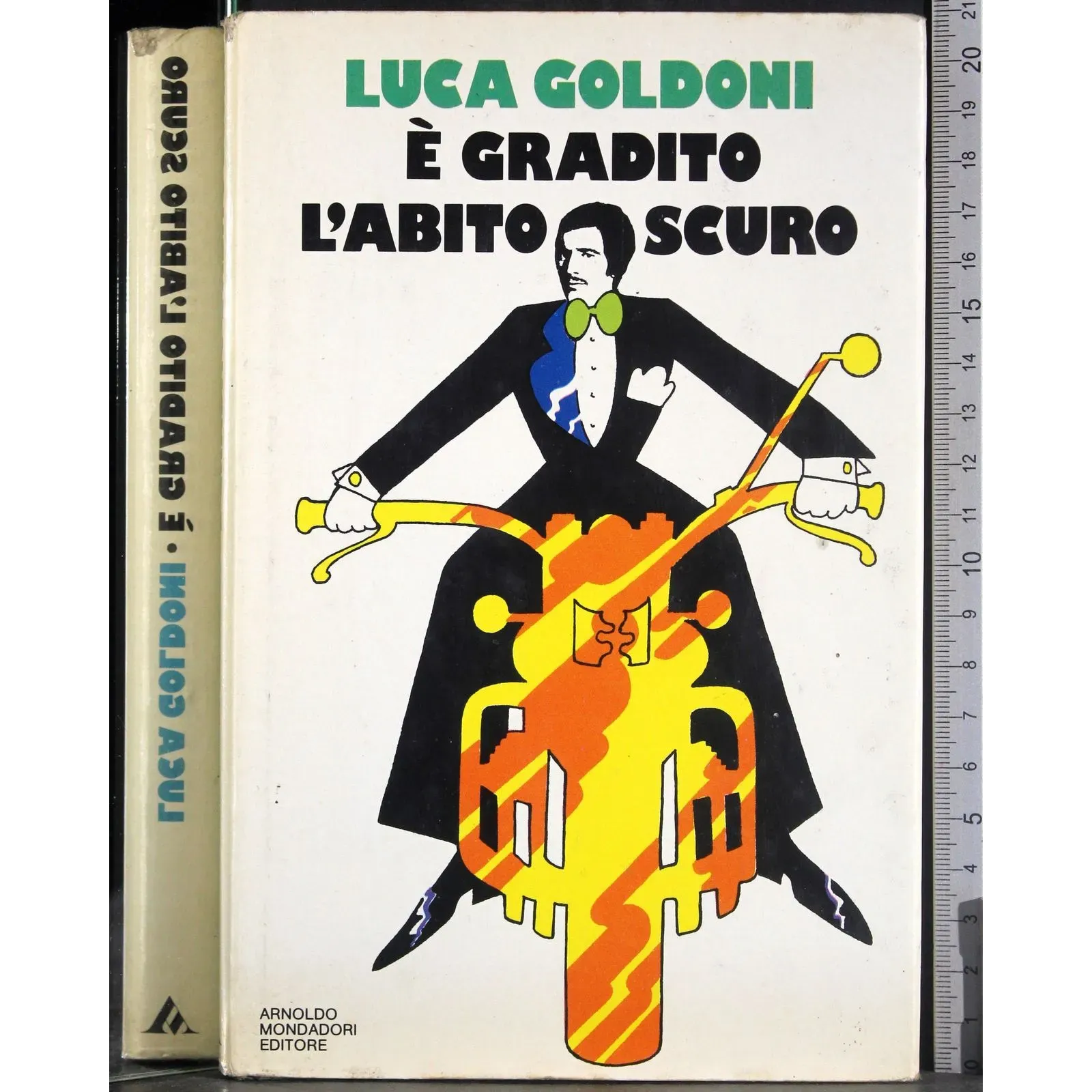 E' gradito l'abito scuro