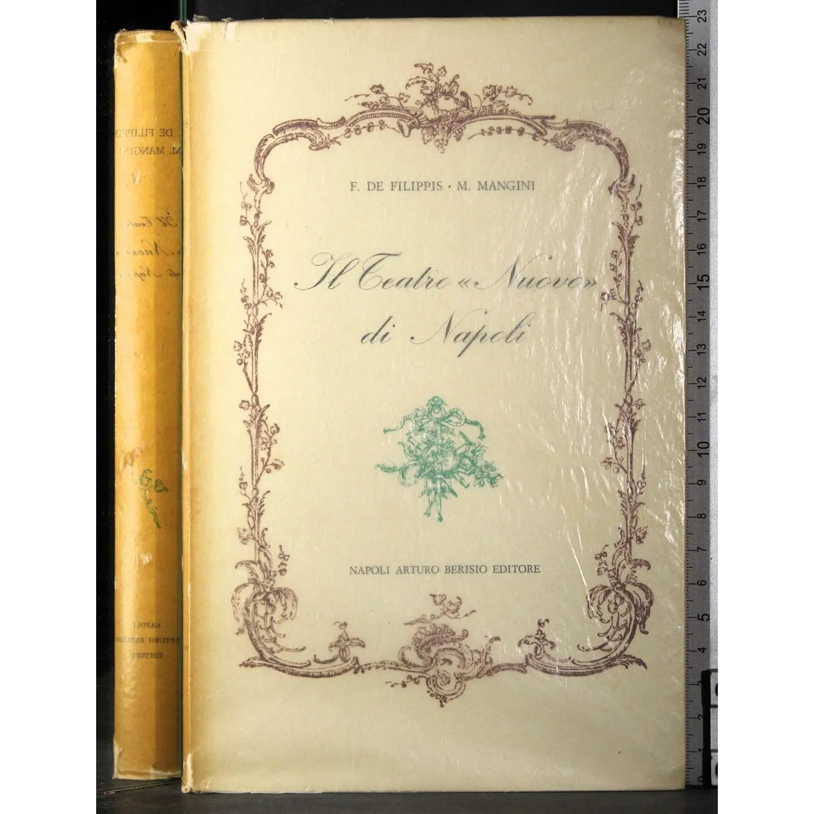 Il teatro ''Nuovo'' di Napoli