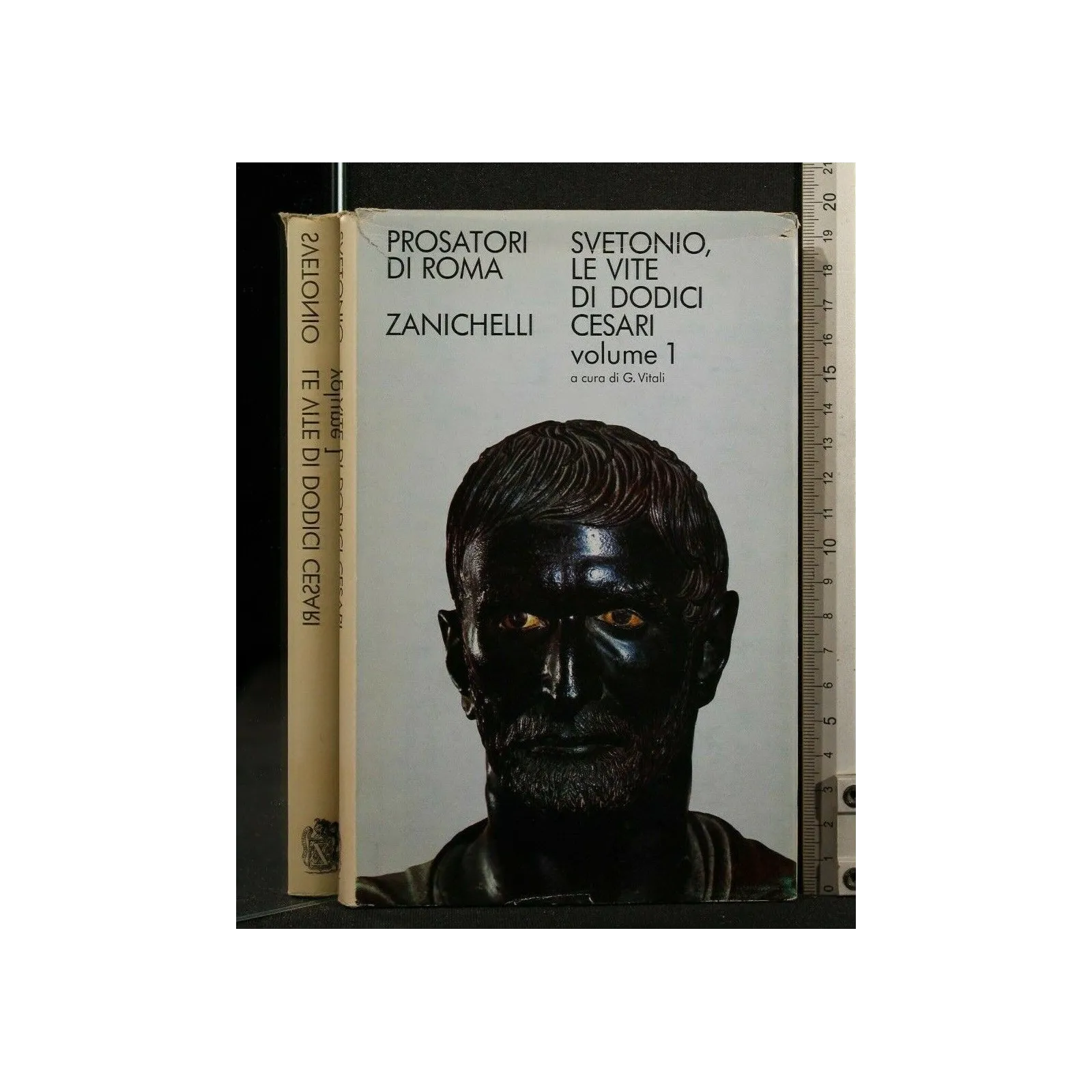 LE VITE DI DODICI CESARI VOLUMI 1,2