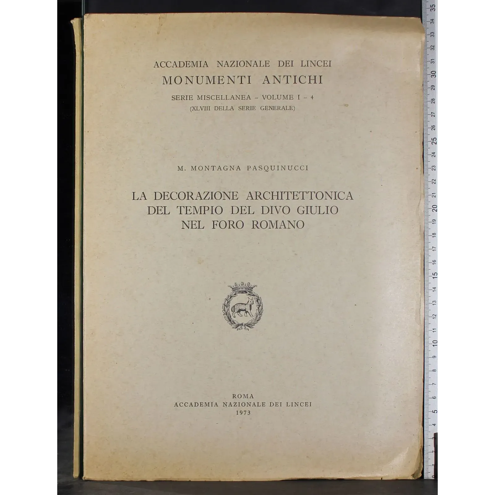 Decorazione architettonica tempio Divo Giulio Foro Romano