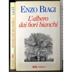 L'albero dei fiori bianchi