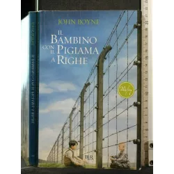 IL BAMBINO CON IL PIGIAMA A RIGHE