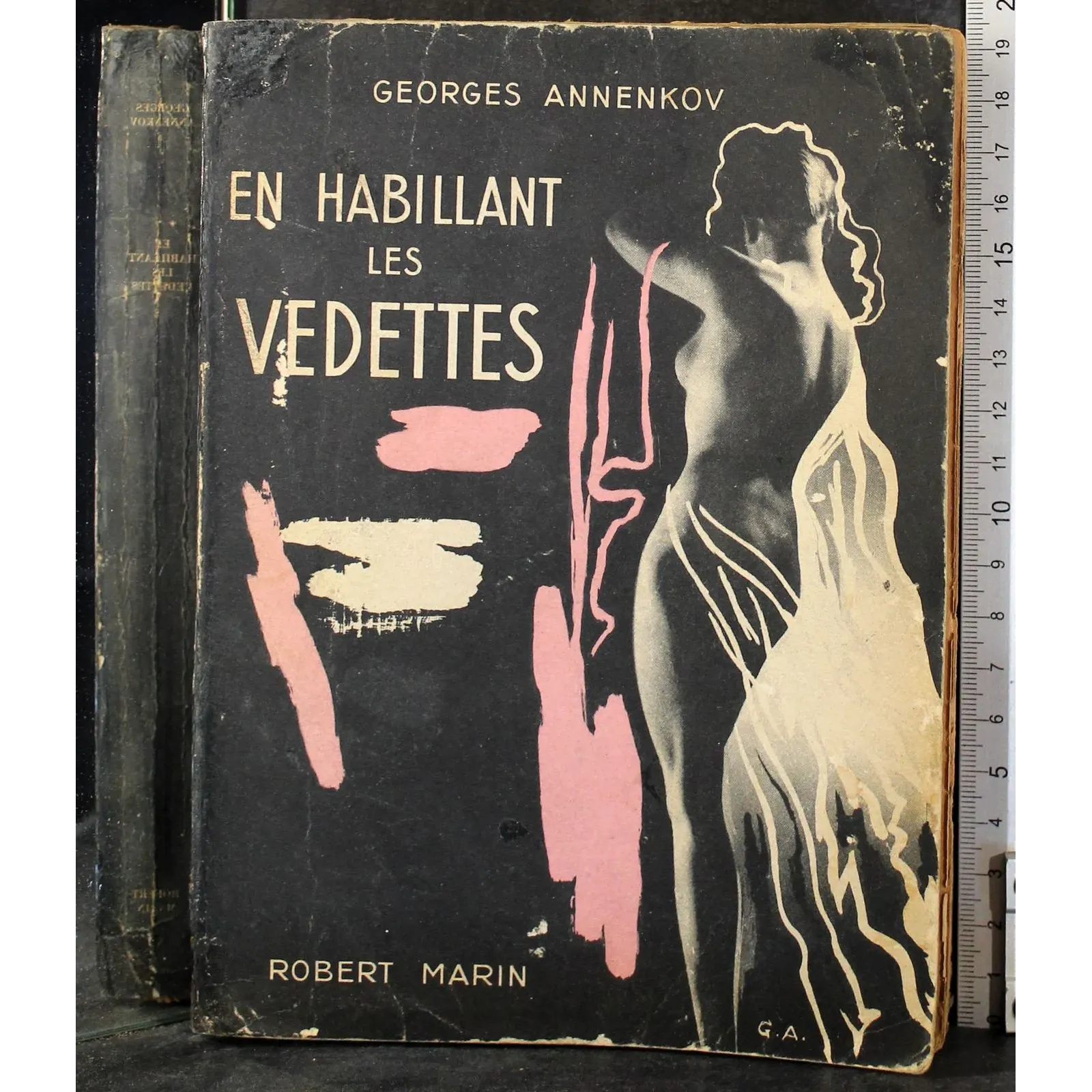 En Habillant les vedettes