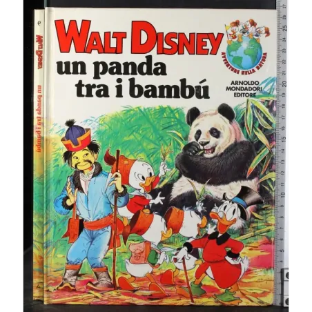 Un panda tra i bambu'