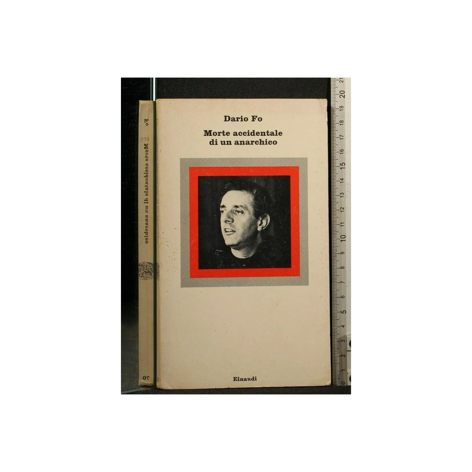 MORTE ACCIDENTALE DI UN ANARCHICO. DARIO FO.