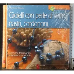 Gioielli con perle di vetronastri e cordoncini