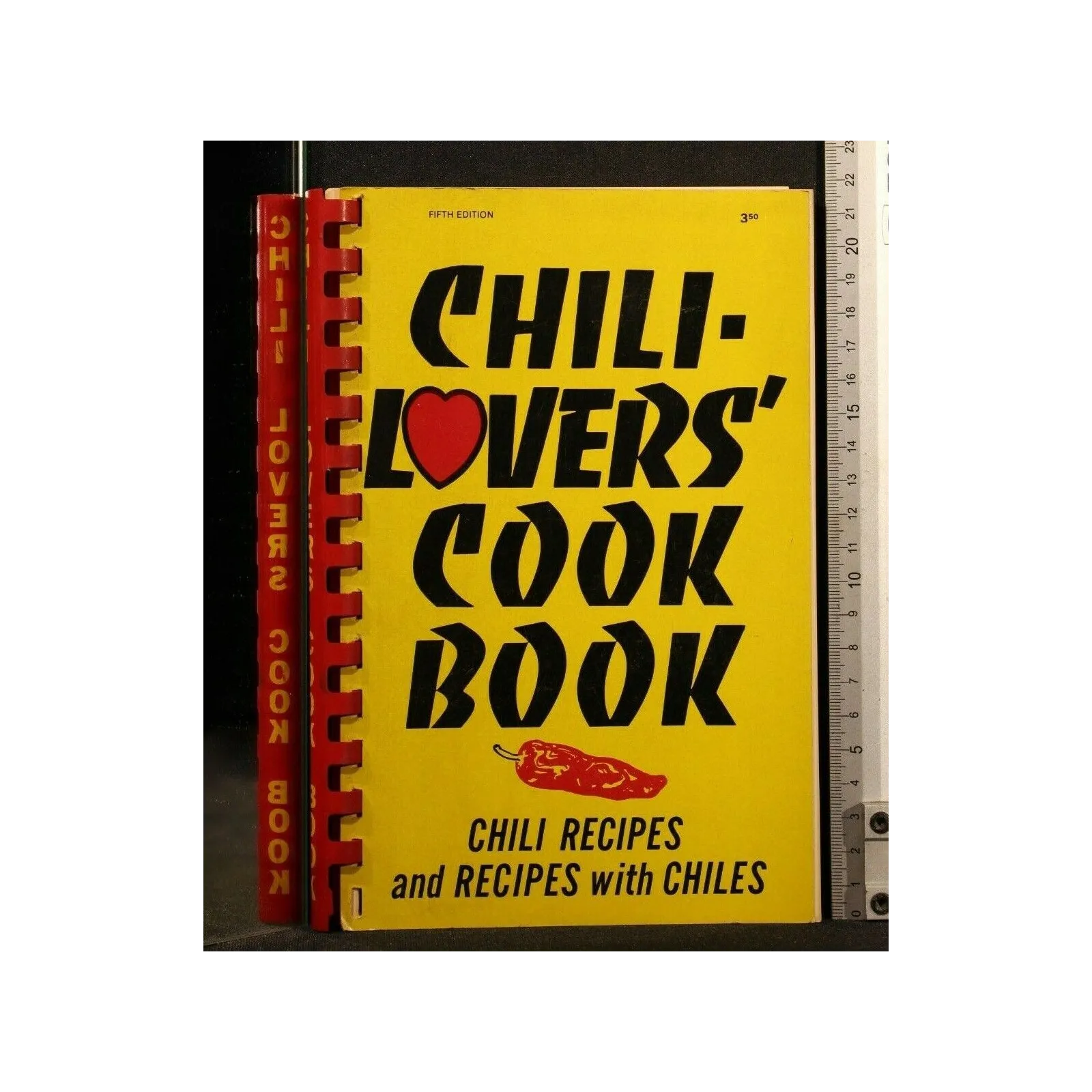 CHILI - LOVERS' COOK BOOK. AA.VV. Al Fischer, Mildred Fischer._x000D_
