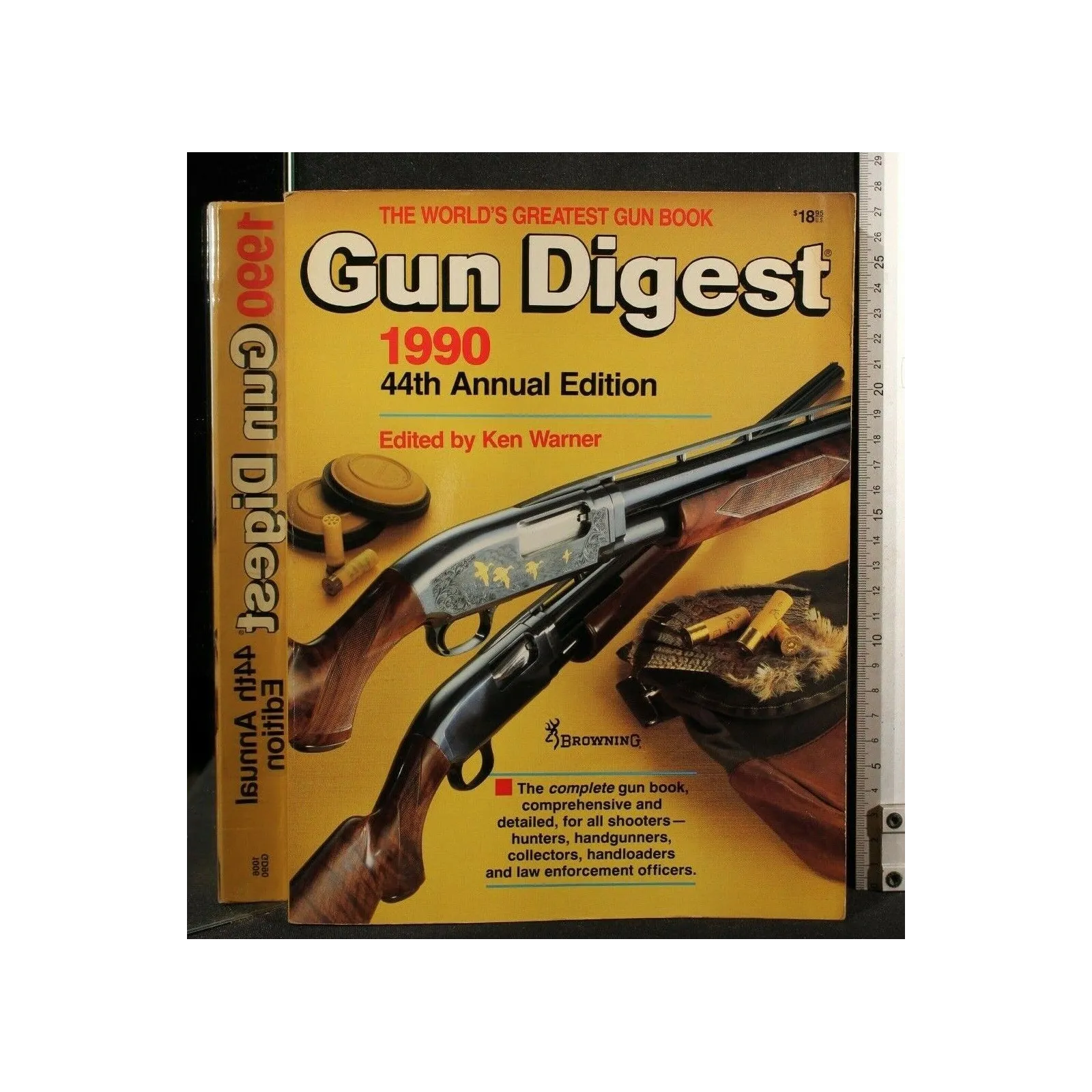 THE WORLD'S GREATEST GUN BOOK 1990