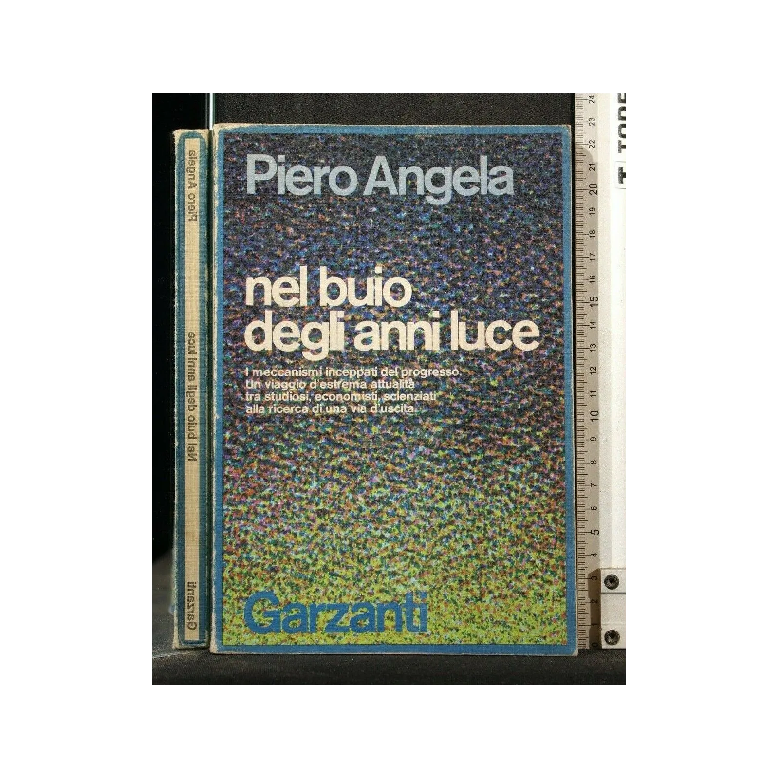 NEL BUIO DEGLI ANNI LUCE _x000D_