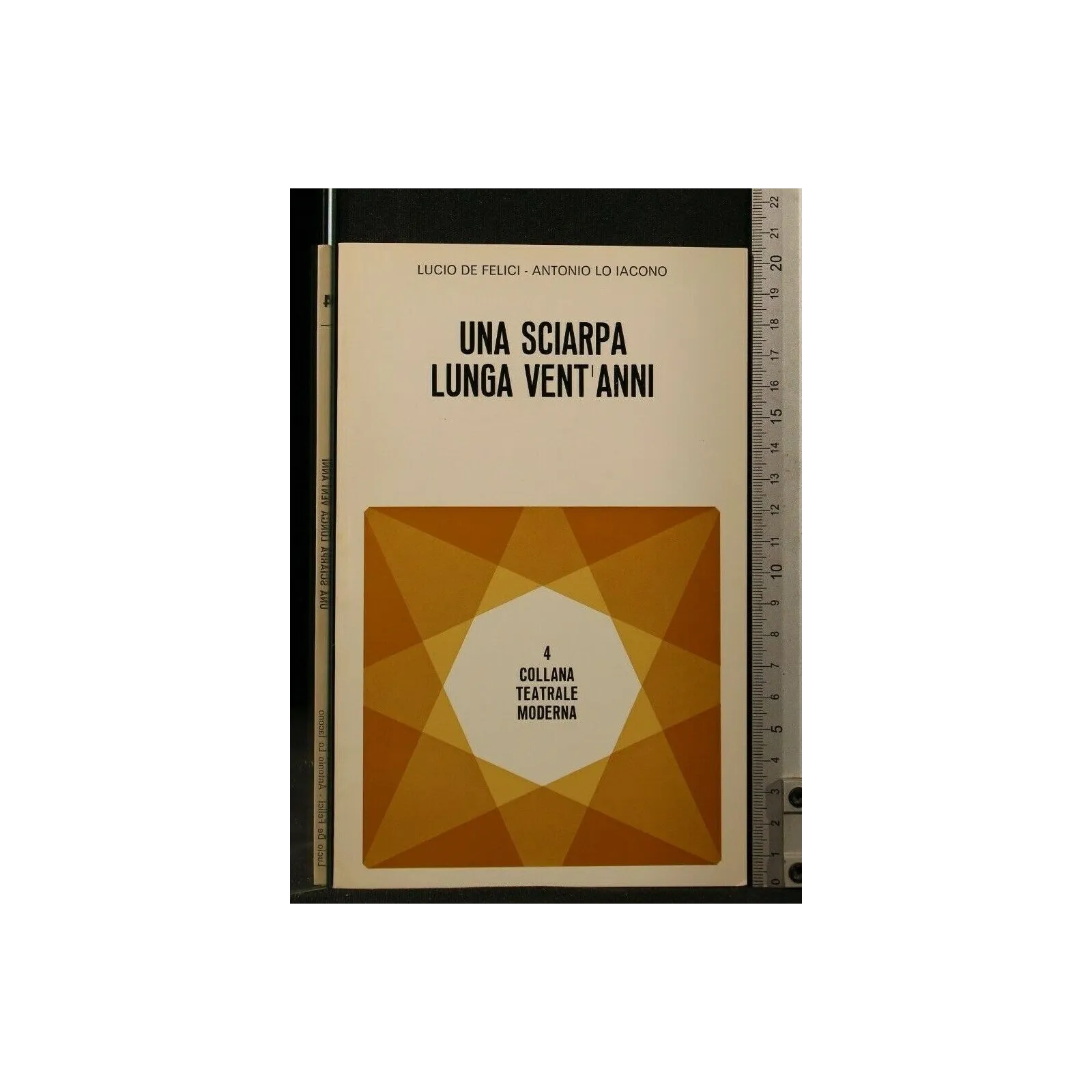 COLLANA TEATRALE MODERNA 4 UNA SCIARPA LUNGA VENT'ANNI